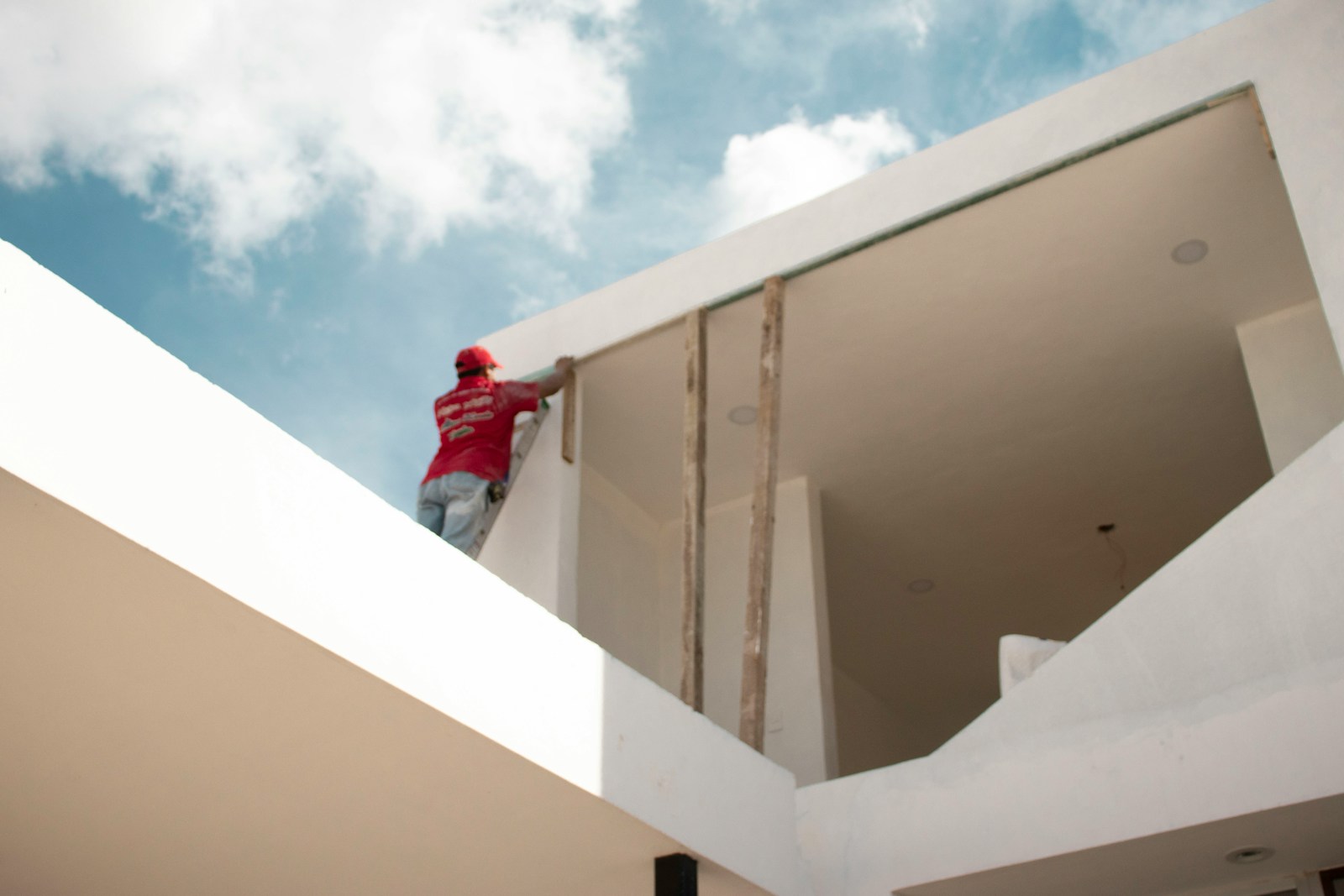 Cómo convertir un local en vivienda en España en 2024